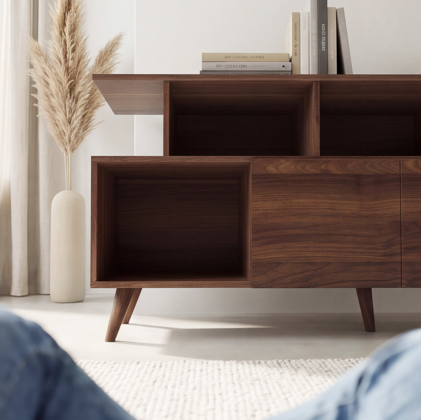 Sideboard aus massivem Schwarznussbaum